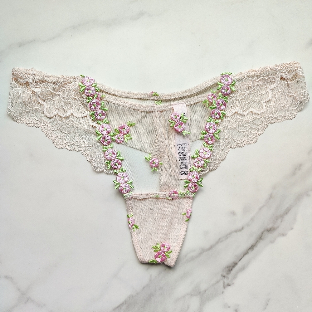 NWT VICTORIA'S SECRET DREAM ANGELS ROSEBUD EMBROIDERY THONG PANTY IN PINK FIZZ S